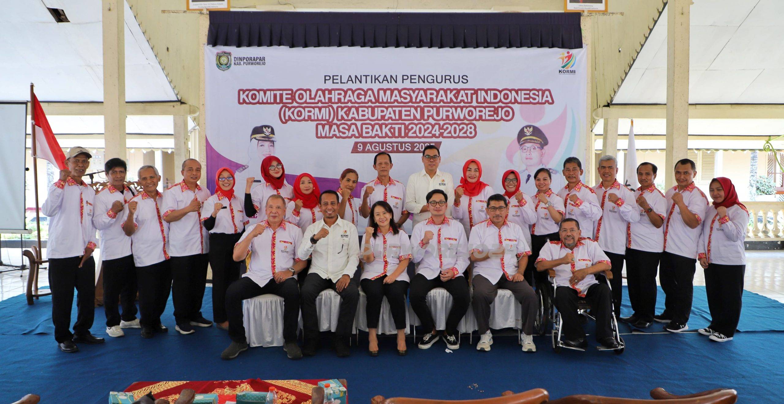 Foto bersama usai pelantikan