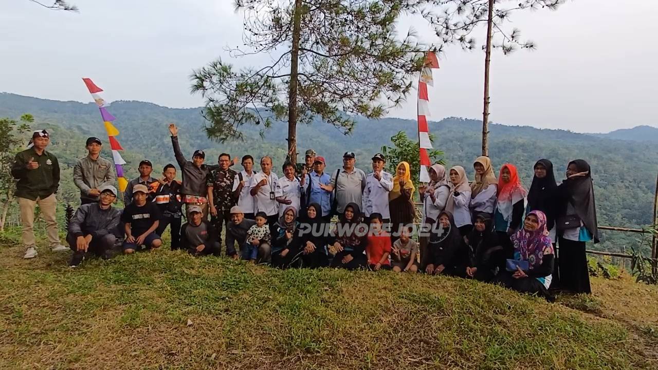 Foto bersama usai penilaian kampung cantik di Desa Ngadirejo