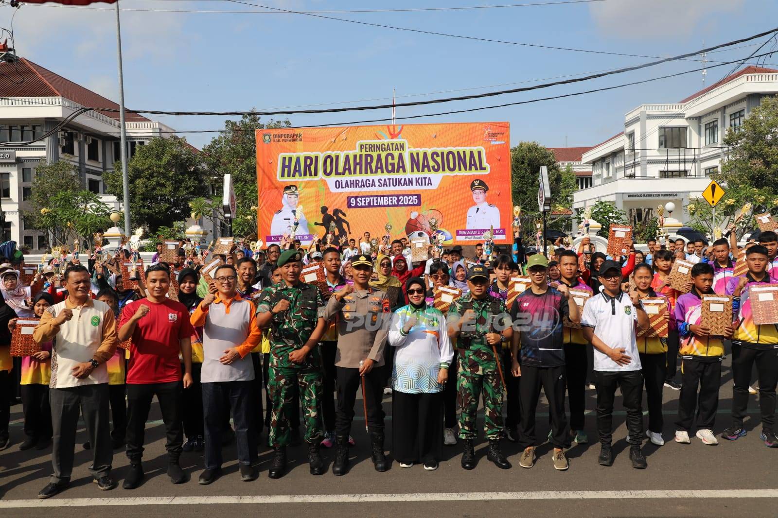 Foto bersama Forkompimda dengan Atlit berprestasi Purworejo