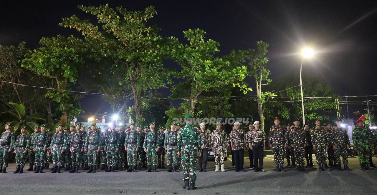 Patroli bersama sejumlah organisasi masyarakat seperti FKPPI (Forum Komunikasi Putra Putri Purnawirawan dan Putra Putri TNI-Polri), Banser (Barisan Ansor Serbaguna), dan Kokam (Komando Kesiapsiagaan Angkatan Muda Muhammadiyah)