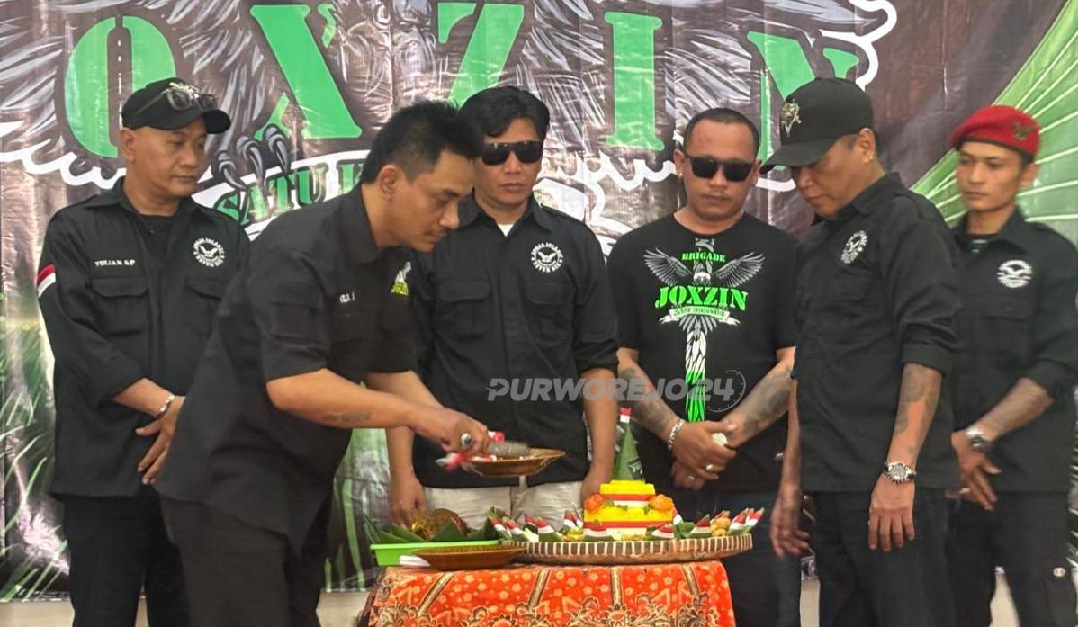 Pemotongan tumpeng tandai anniversari Brigade Joxzin Purworejo ke 3