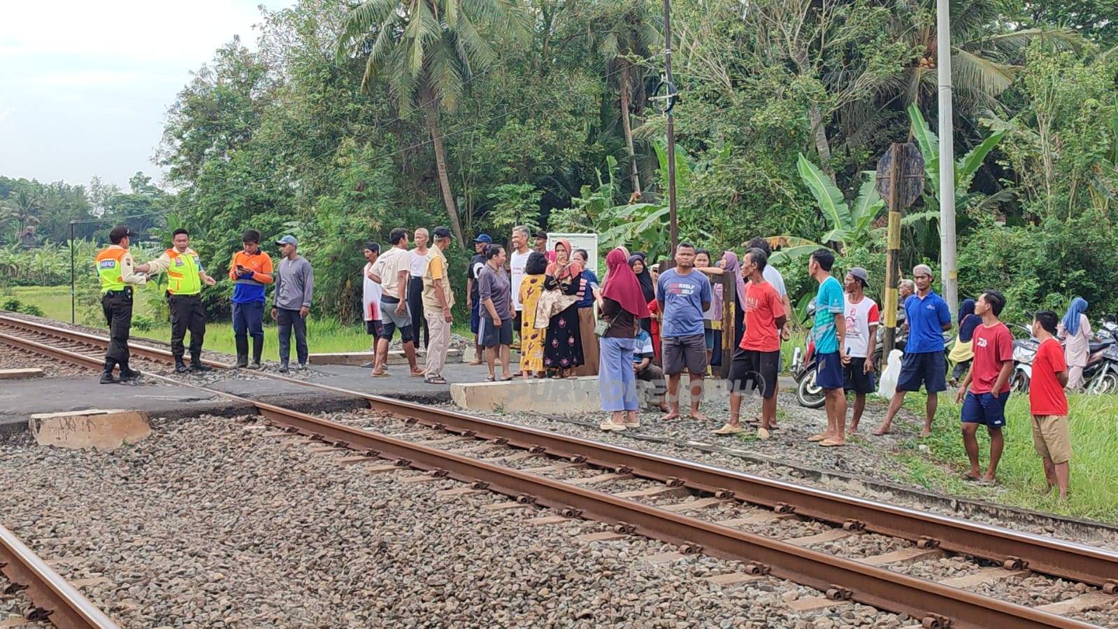 Lokasi terjadinya kecelakaan di perlintasan tanpa palang pintu Banyuurip