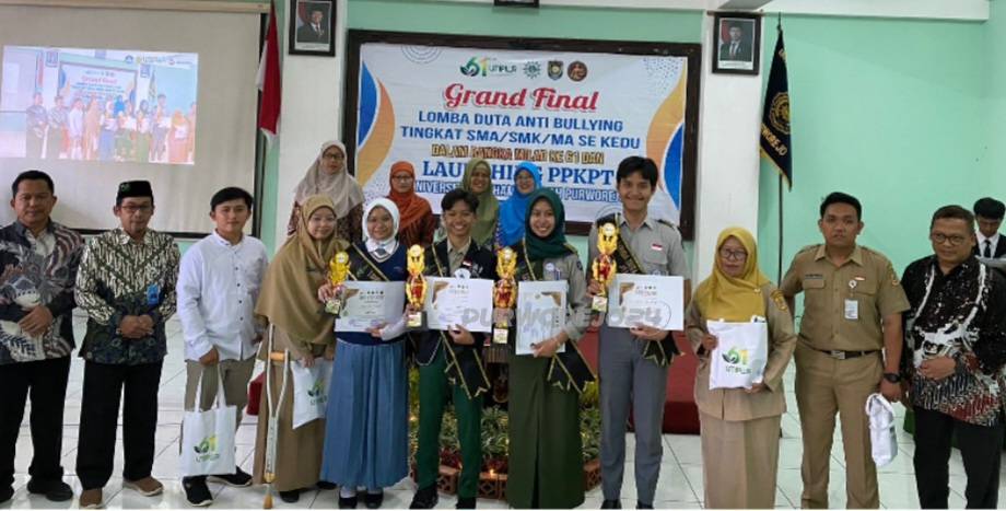 Foto bersama para pemenang lomba