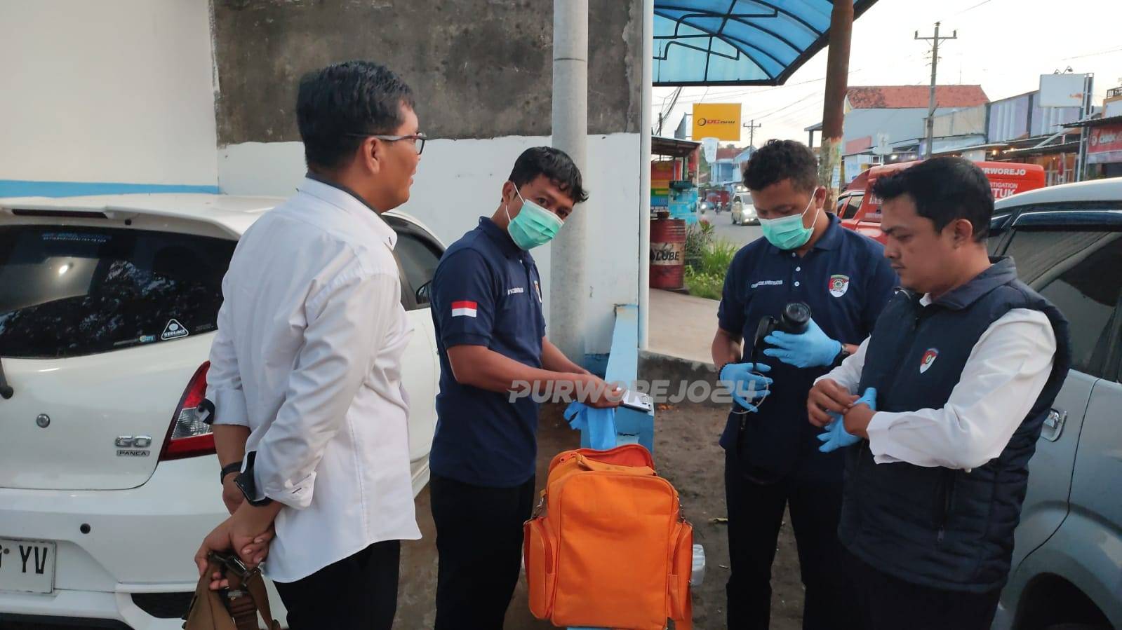 Tim gabungan dari Polres Purworejo bersama Bidang Laboratorium Forensik (Bidlabfor) Polda Jateng turun langsung melakukan olah Tempat Kejadian Perkara (TKP) di dapur program Makan Bergizi Gratis (MBG) Desa Purwosari, Kecamatan Purwodadi, pada Jumat (3/10/2025) malam