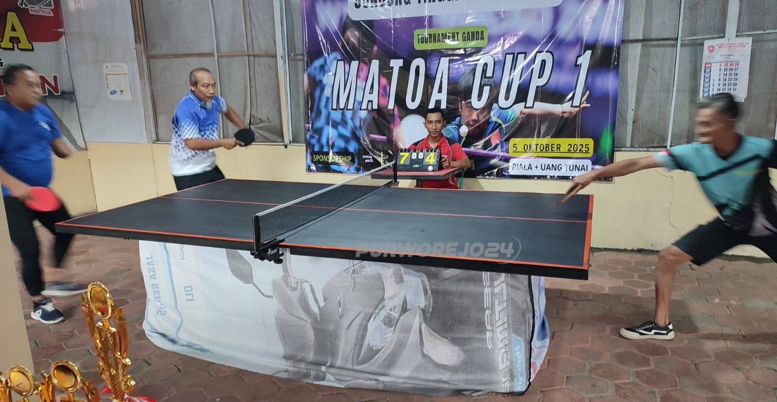 Turnamen Tenis Meja Ganda Putra MATTOA CUP I yang digelar di PTM Mattoa Suronegaran, Kelurahan Purworejo, Kecamatan Purworejo, pada Minggu (5/10/2025).