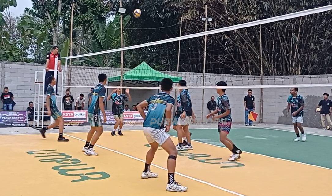 Pertandingan final piala rektor UMPWR antara SMK YPP dengan SMK N 4 Purworejo, pada Minggu (19/10/2025)