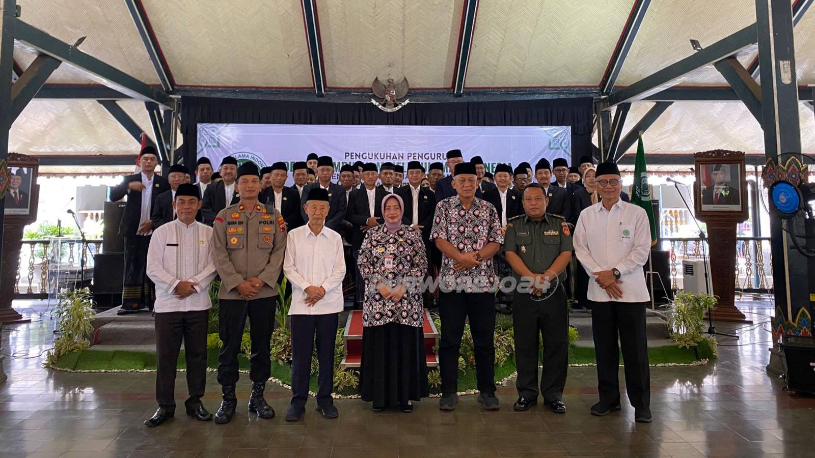 Foto bersama usai pelantikan