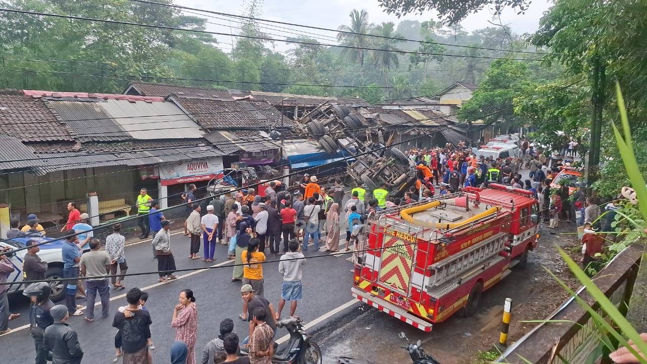 Laka lantas di Desa Kalijambe, pada Selasa (11/11/2025) pagi