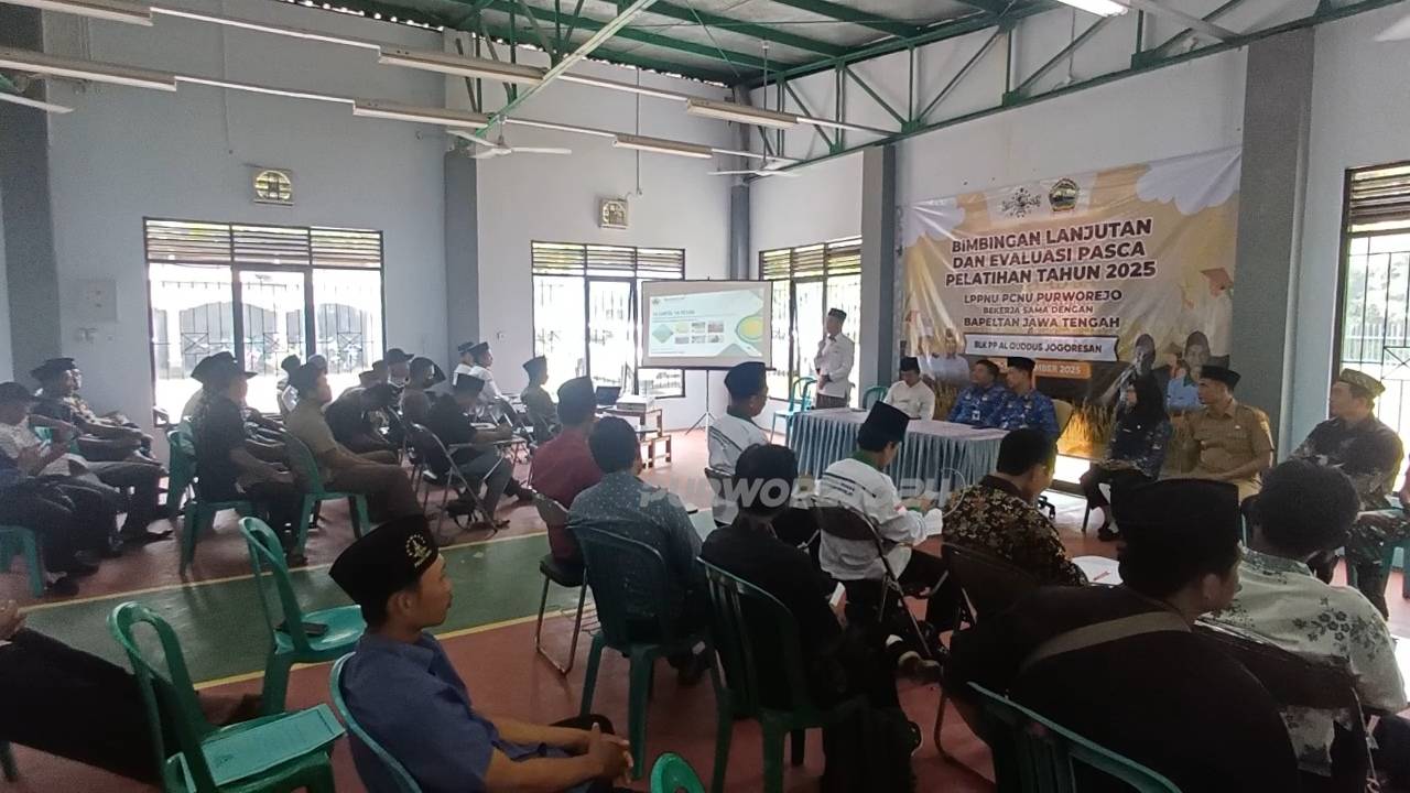 Pembukaan kegiatan Bimbingan Lanjutan dan Evaluasi Pasca Pelatihan Tahun 2025 di Balai Latihan Kerja (BLK) Pondok Pesantren Al Quddus, Desa Jogoresan, Kecamatan Purwodadi, pada Senin (17/12/2025)