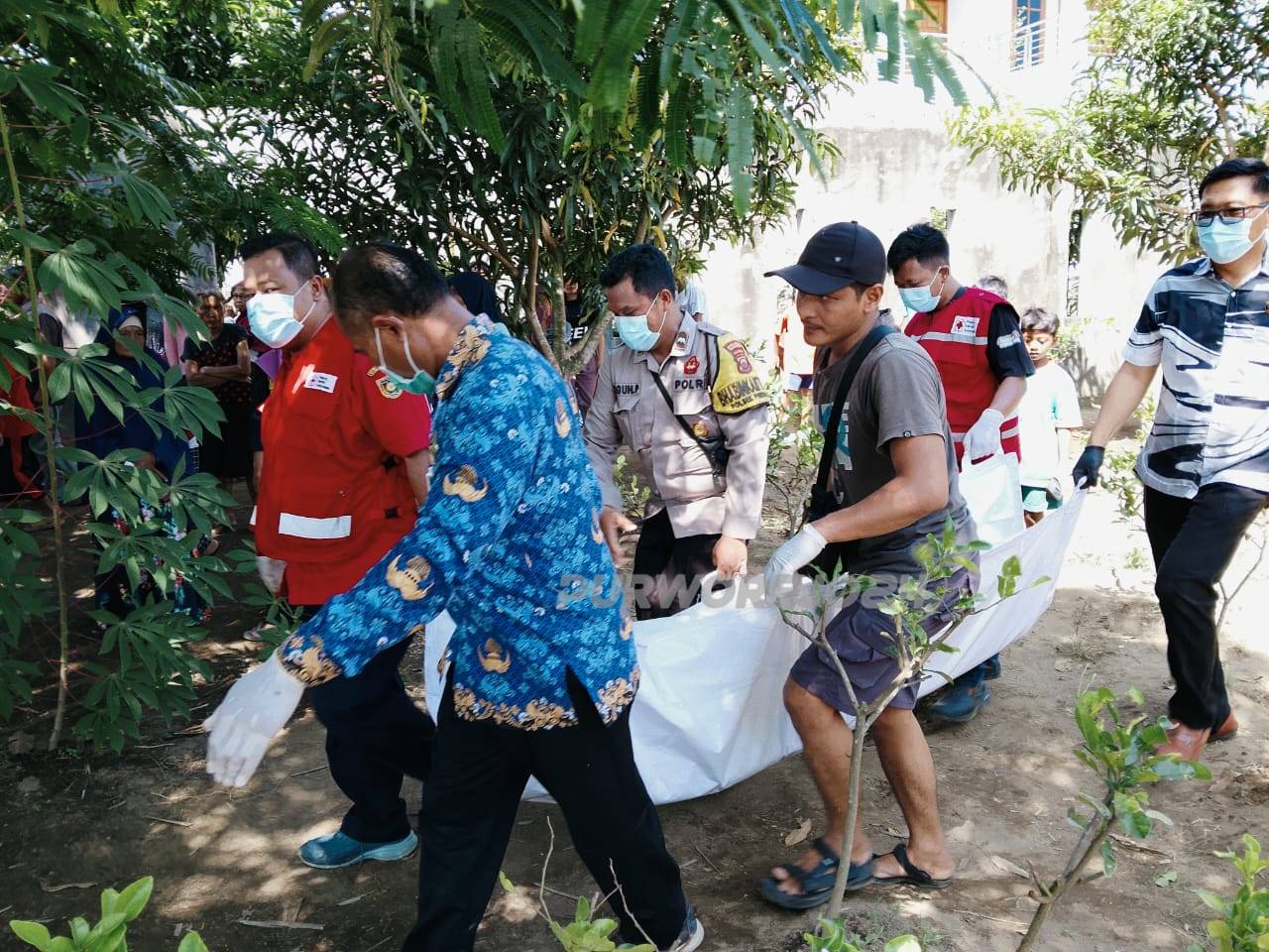 Saat evakuasi jenazah