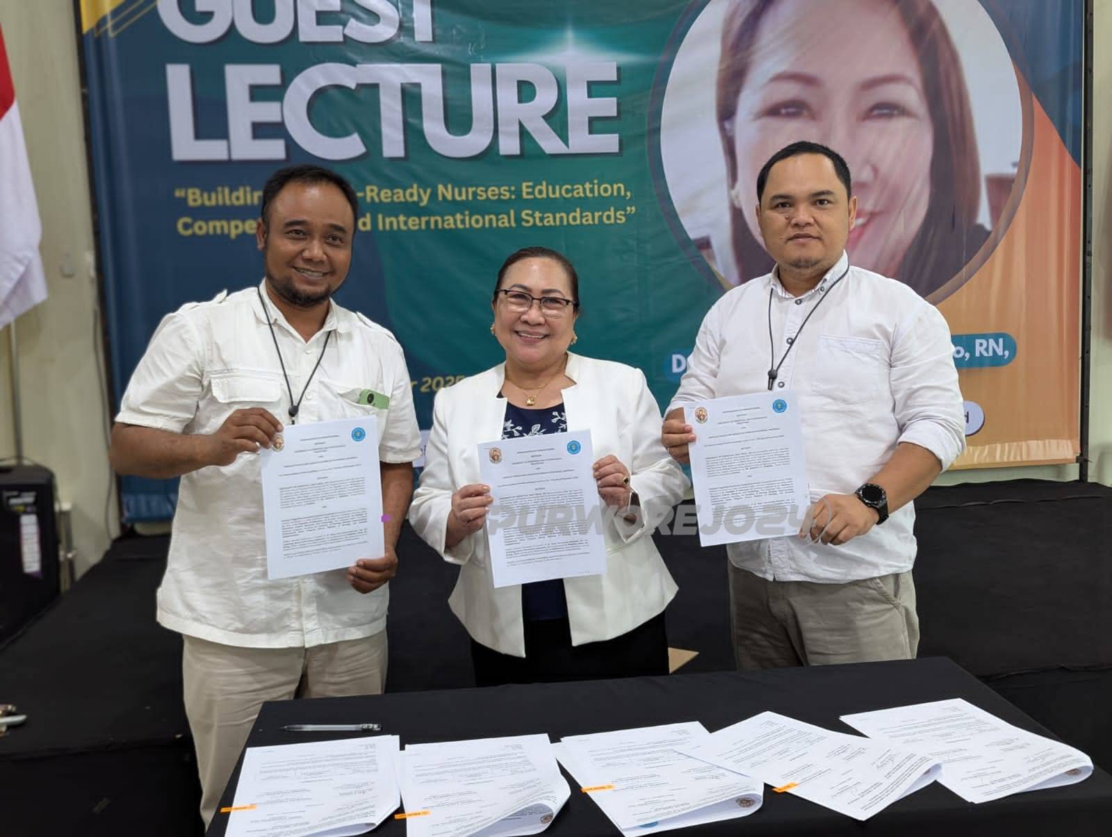 Foto bersama usai kegiatan International Guest Lecture di STIKes Pemkab Purworejo bersama narasumber Dr. Maria Angelica M. Eugenio, RN, Dekan College of Nursing UPHSD Filipina.