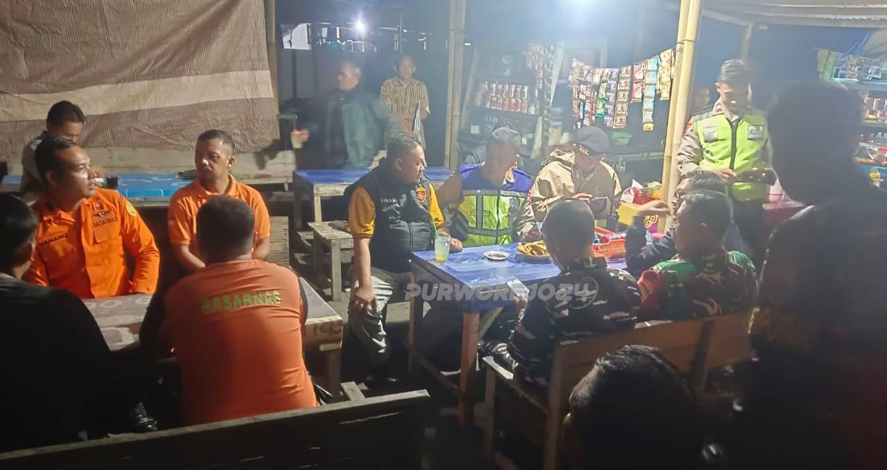 Rapat persiapan pencarian pelajar hanyut di pantai Dewa Ruci