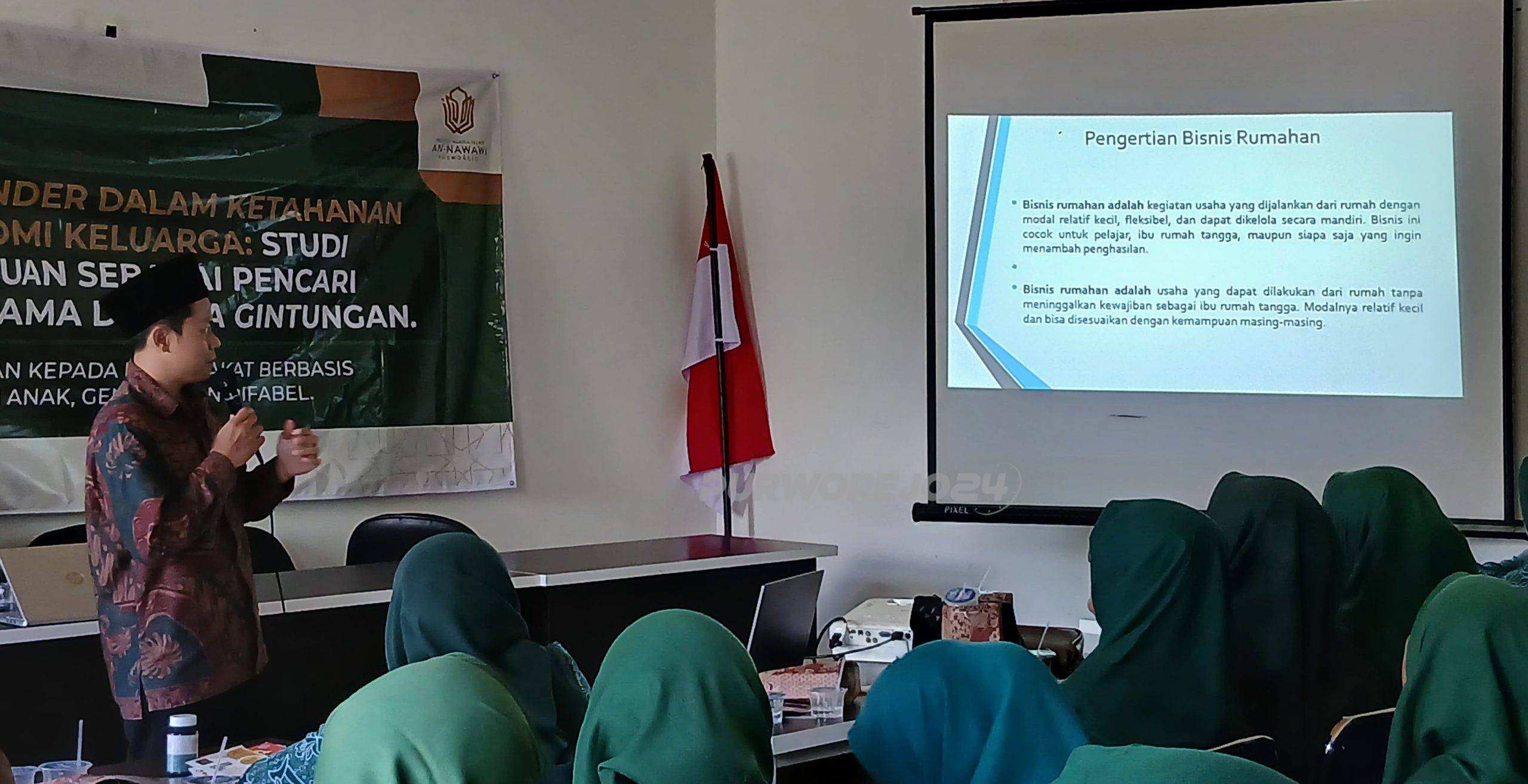 Salah satu pemateri saat memberikan paparan