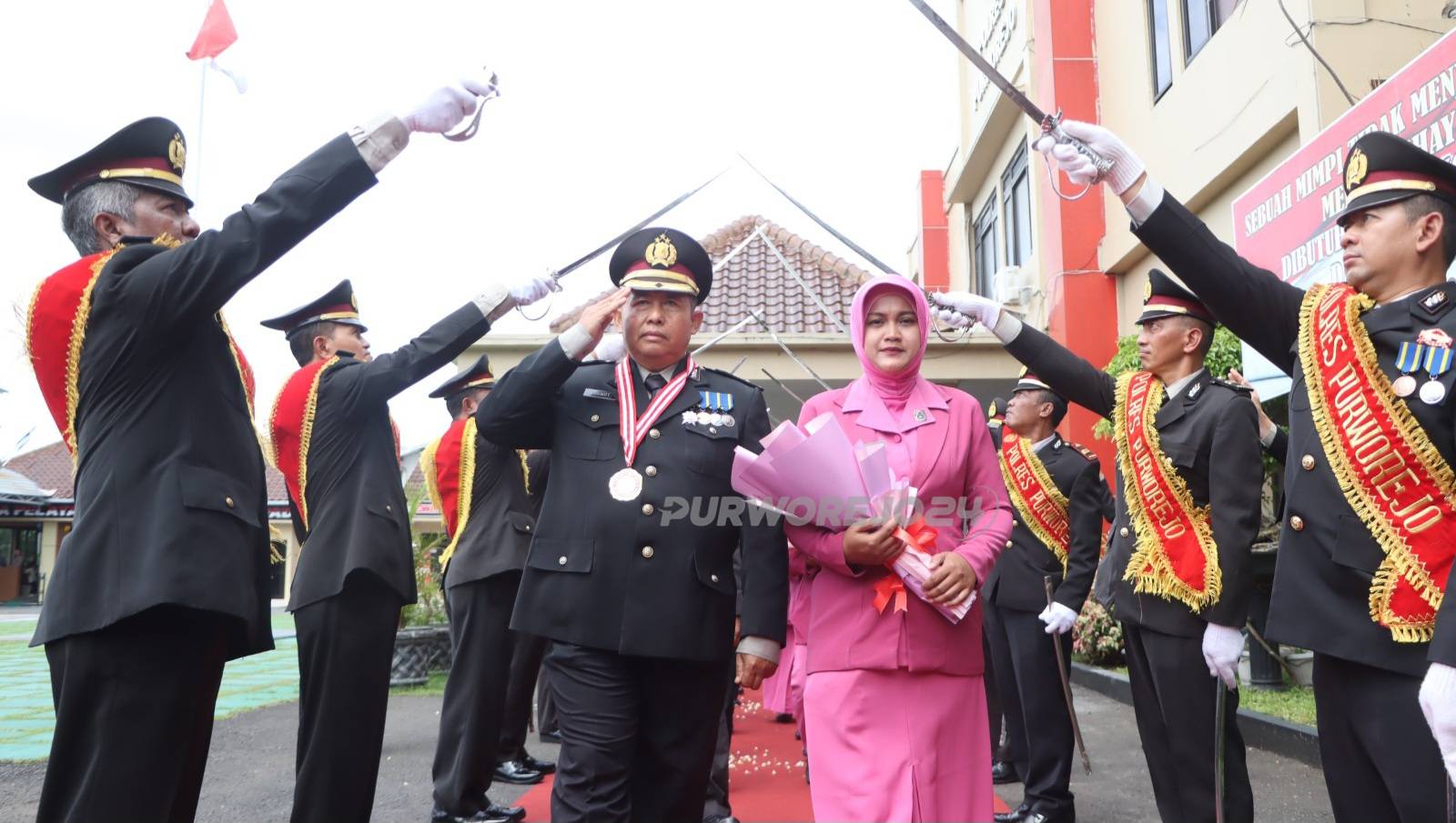 Tradisi pedang pora