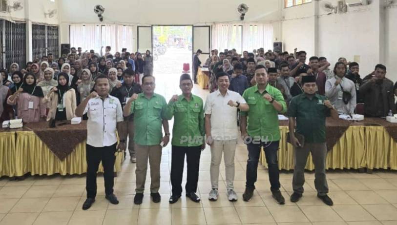 Foto bersama usai pembukaan Pendidikan Kader Loyalis PKB di graha siola, pada Minggu (7/12/2025)