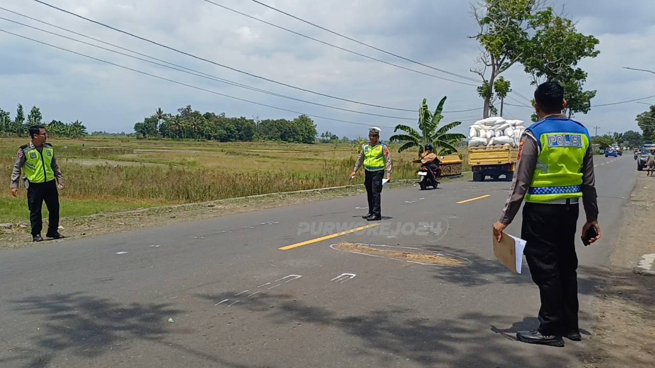 Petugas saat olah kejadian perkara dilokasi