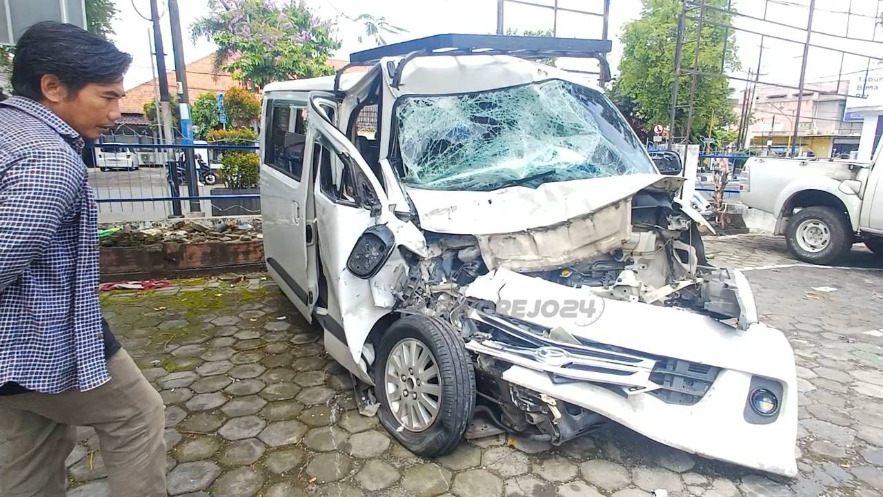 Kondisi kendaraan grand max yang terlibat kecelakaan
