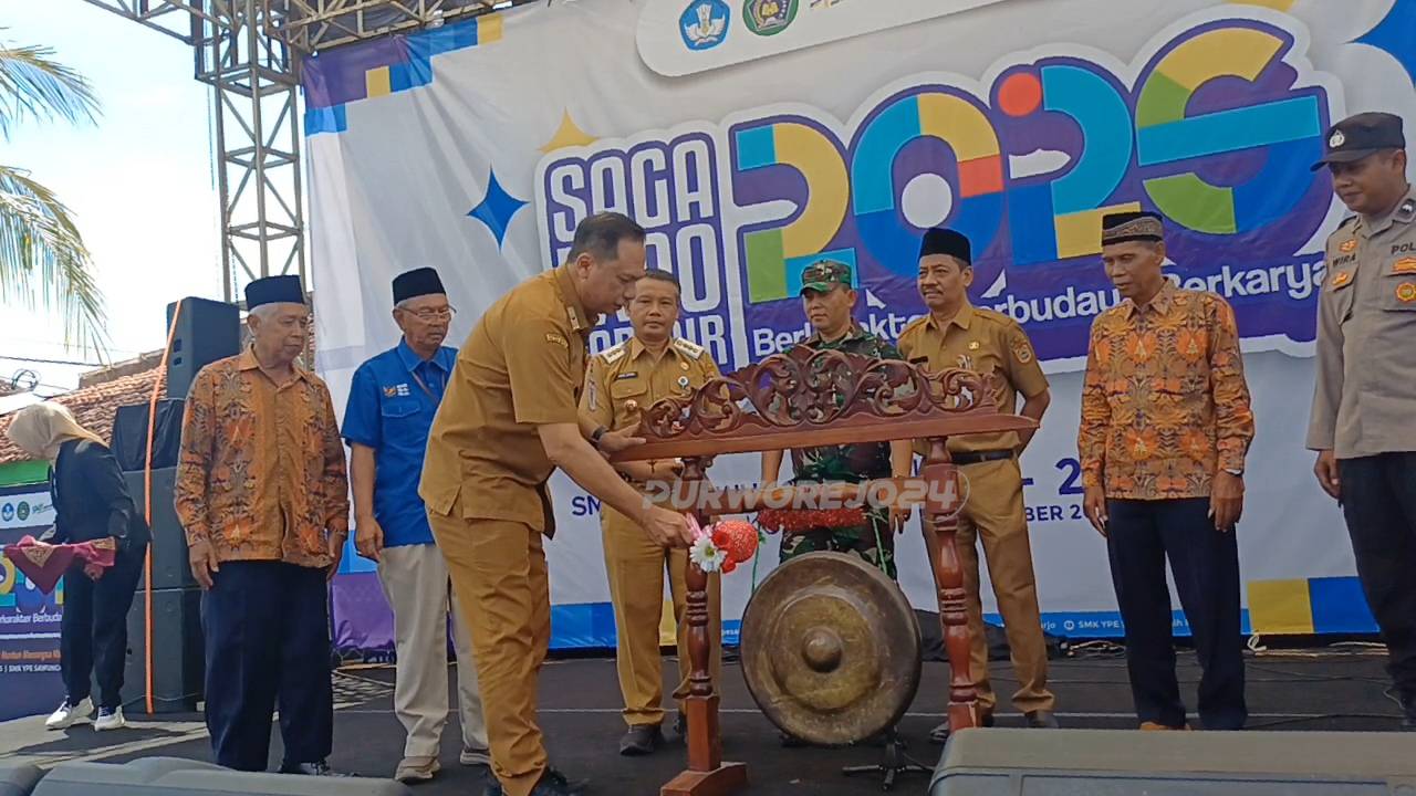 Pemukulan gong tandai pembukaan job fair di SMK YPE Sawunggalih Kutoarjo
