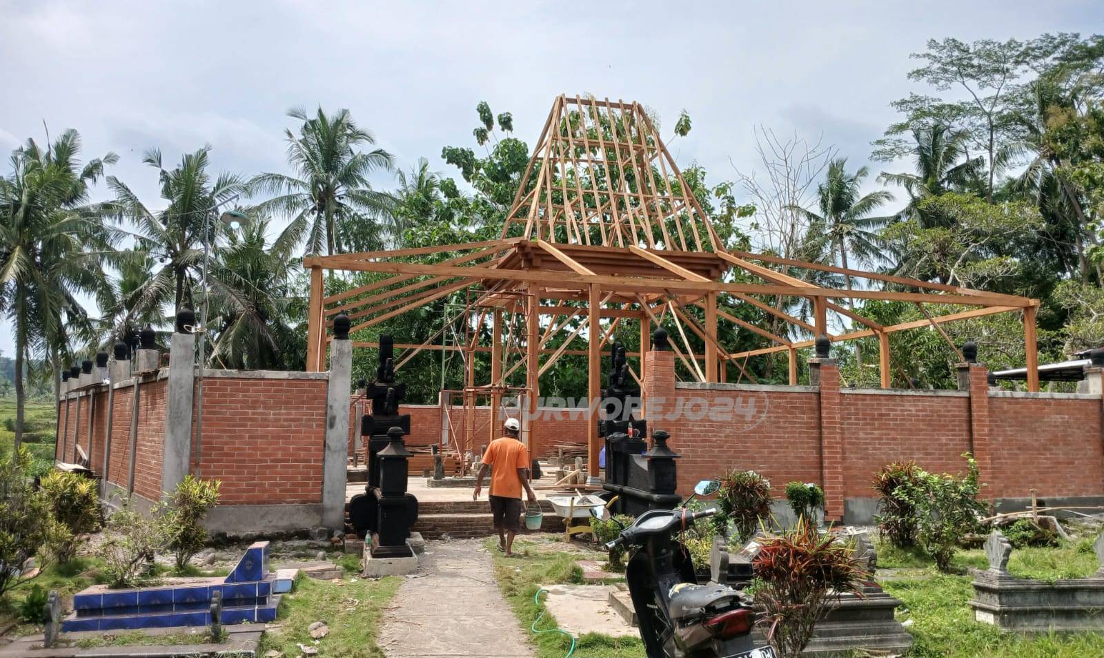 Makam Kyai Irsyad yang direhab