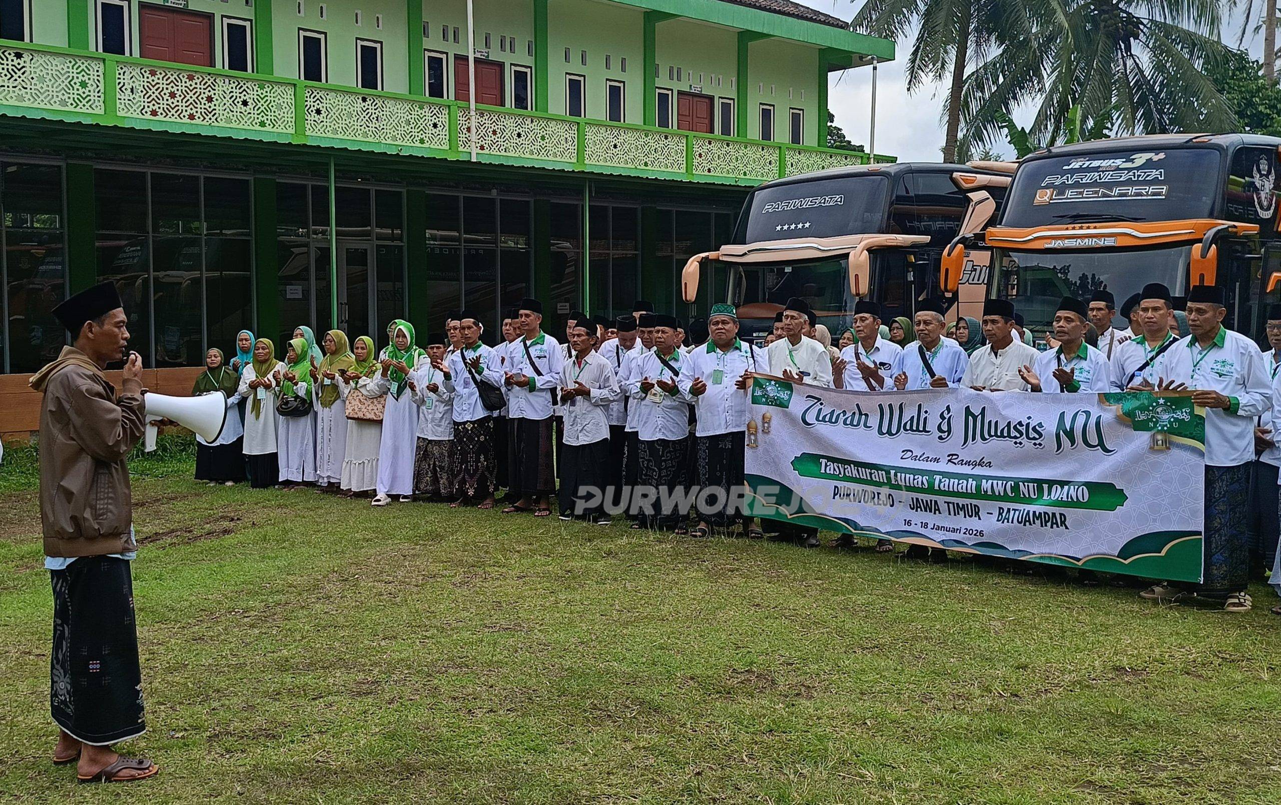 Warga NU loano, saat akan berziarah