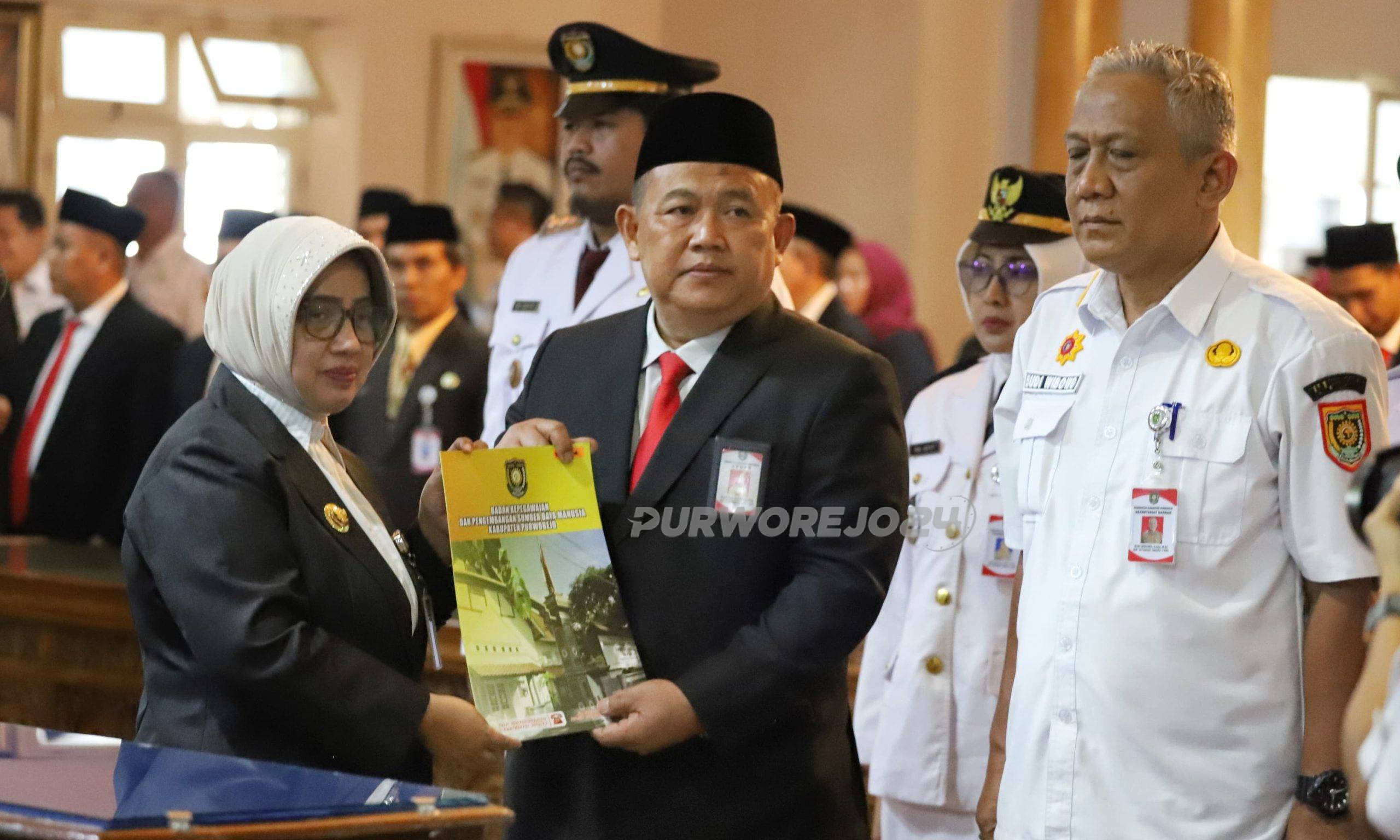 H Suranto, saat dilantik menjadi Sekda
