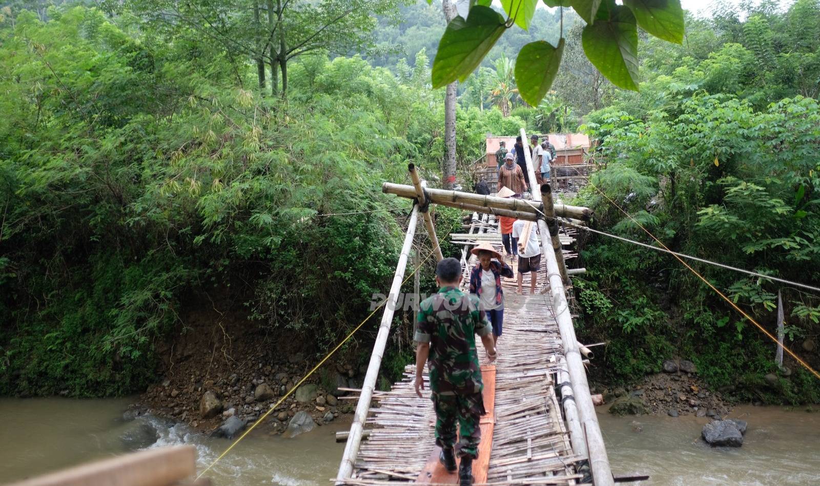 Jembatan gantung garuda