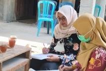 Petugas saat melakukan PE serta berkoordinasi dengan Pemerintah Desa