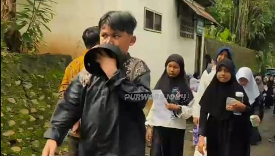 Siswa SD saat berangkat ziarah