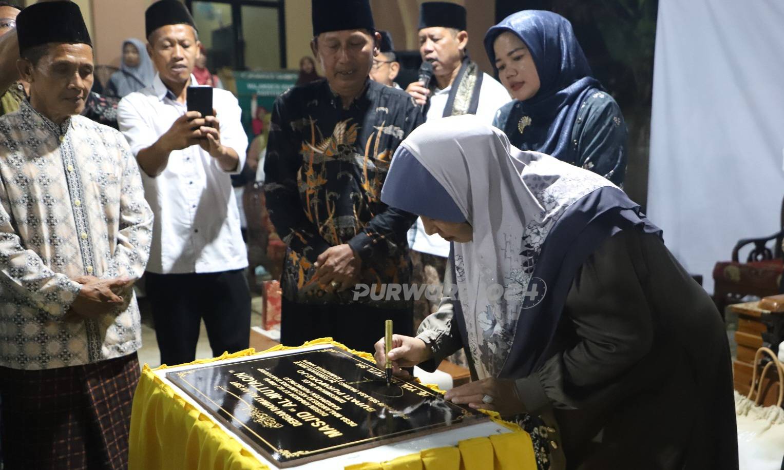 Penandatanganan prasasti tandai peresmian masjid