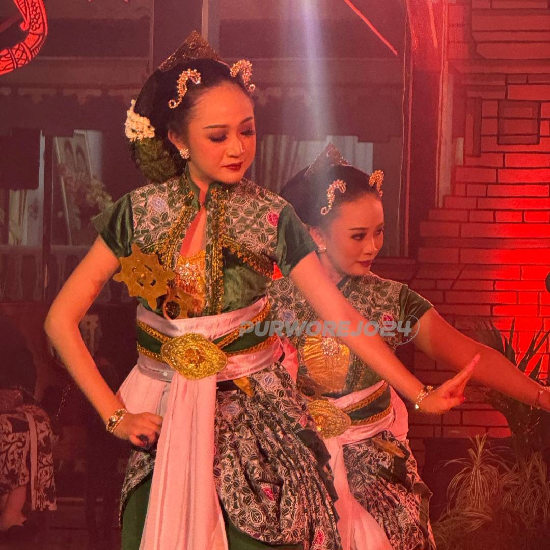 Tarian dalam acara jumenengan Hari Jadi Purworejo