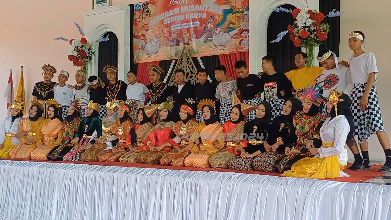 Salah satu penampilan pentas seni dari kelas IX di SMP Negeri 33 Purworejo, pada Sabtu (7/2/2026)