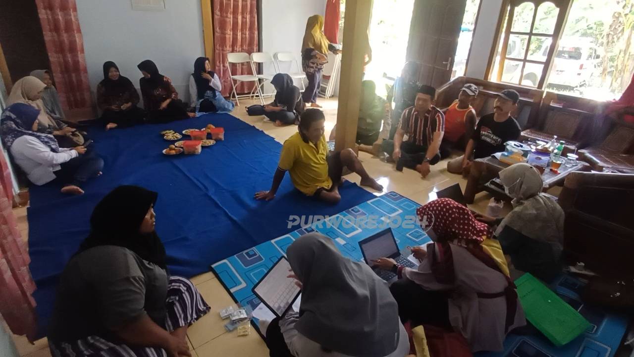 Pengecekan kembali warga yang terdampak dugaan keracunan masal di Desa Trirejo