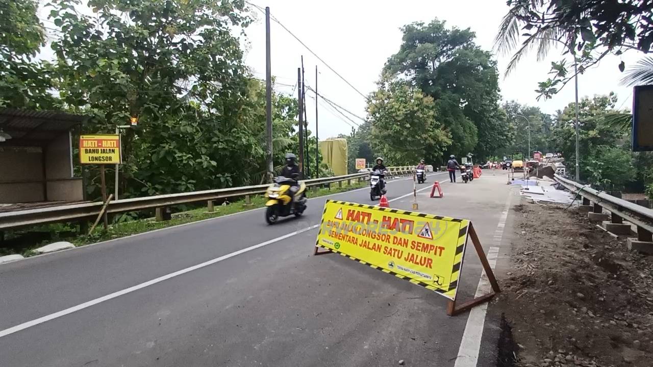 Ruas jalan Maron- Bener yang lonsor telah diperbaiki dan siap dibuka maksimal H-7 lebaran