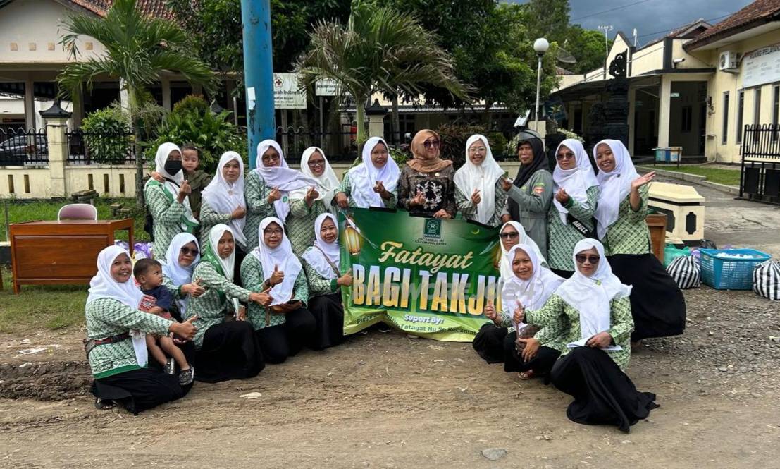 Foto bersama kegiatan bagi takjil