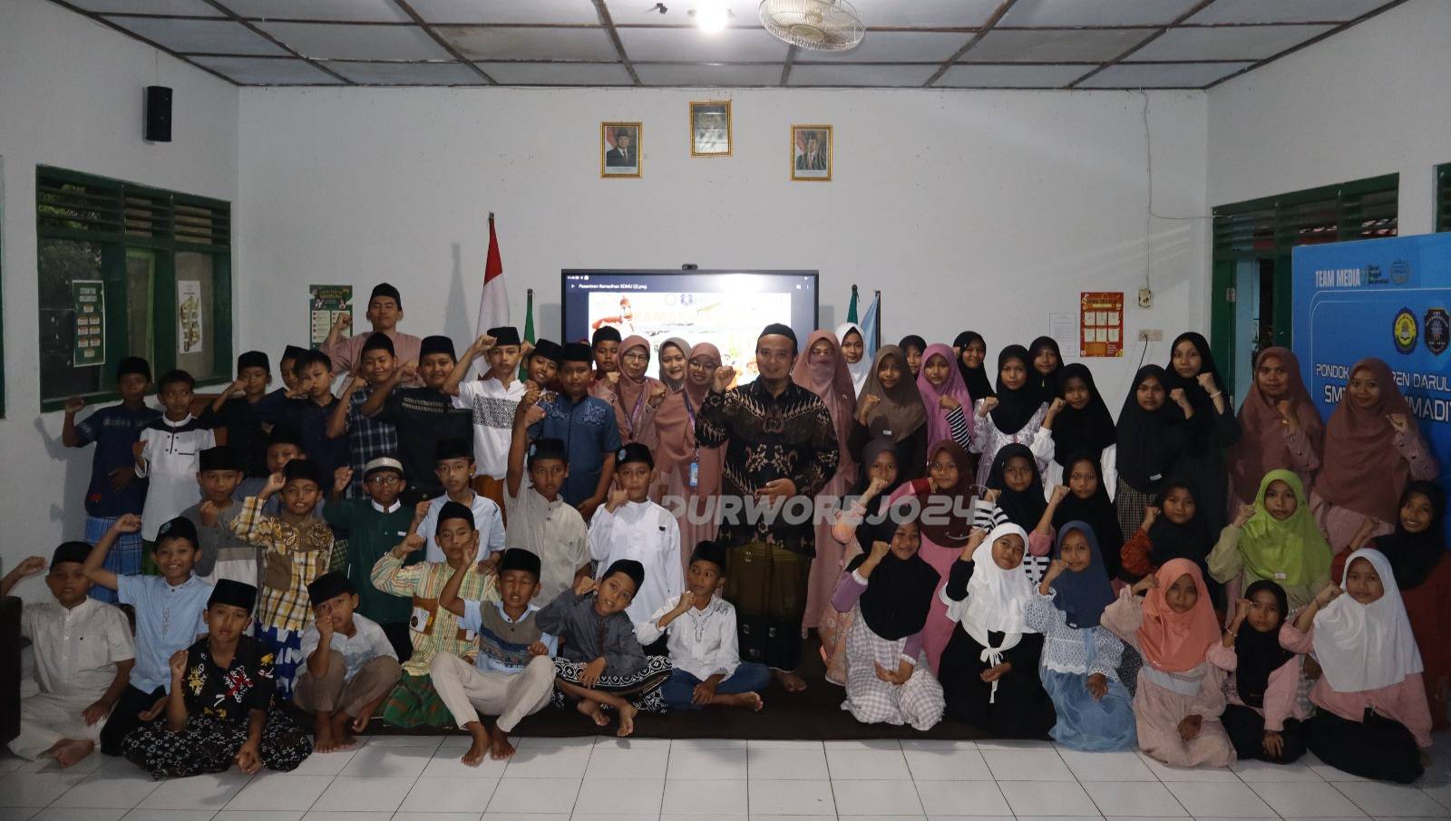 Foto bersama saat kegiatan