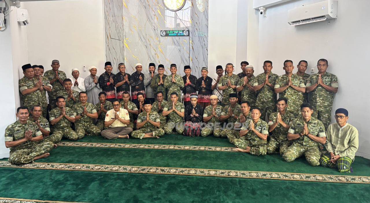 Foto bersama dalam acara safari jumat di Masjid Al Fatih Purwodadi