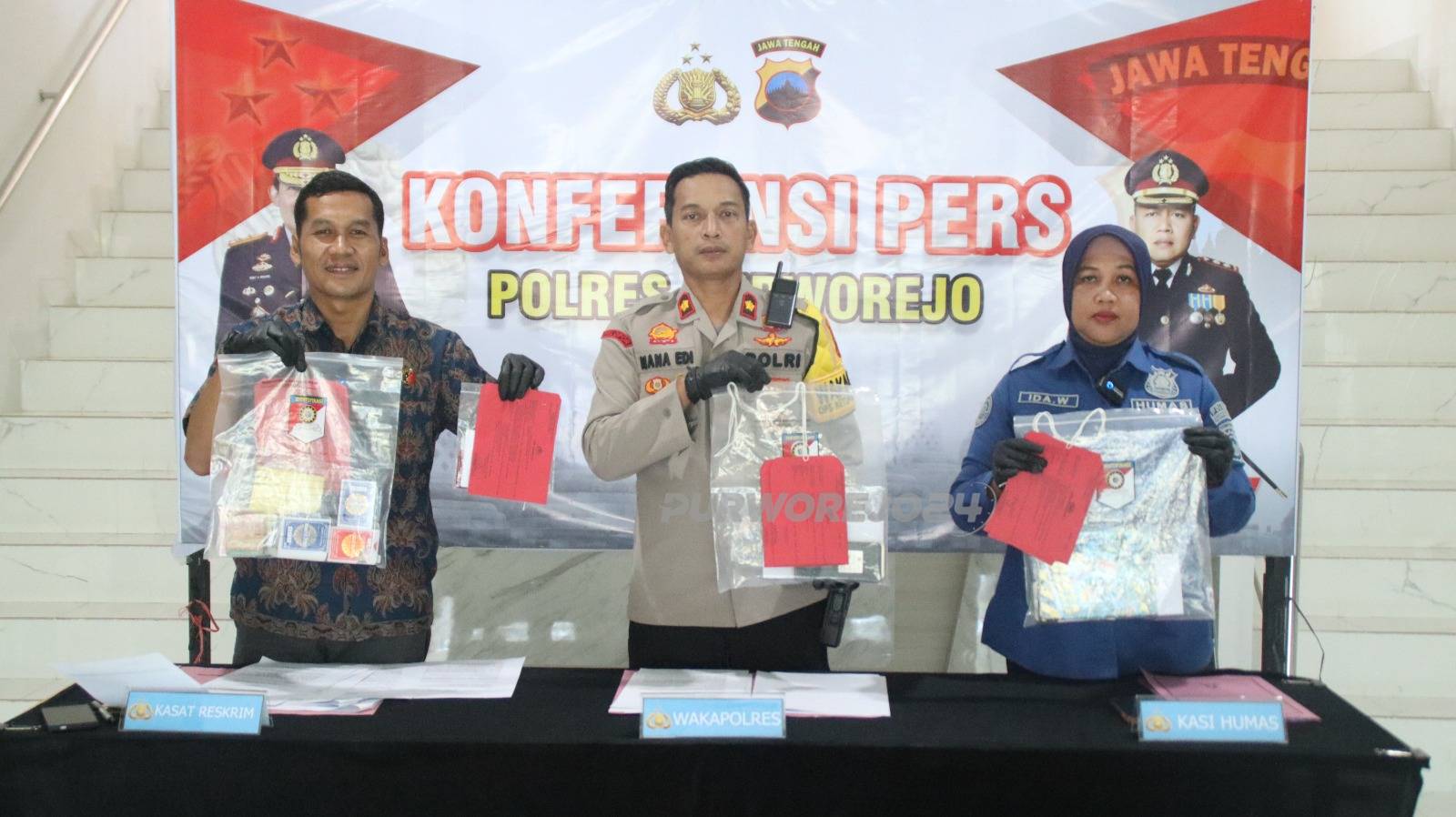 Saat konferensi pers