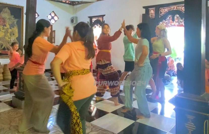 Saat latihan menari