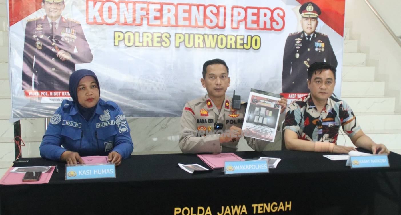 Saat konferensi pers