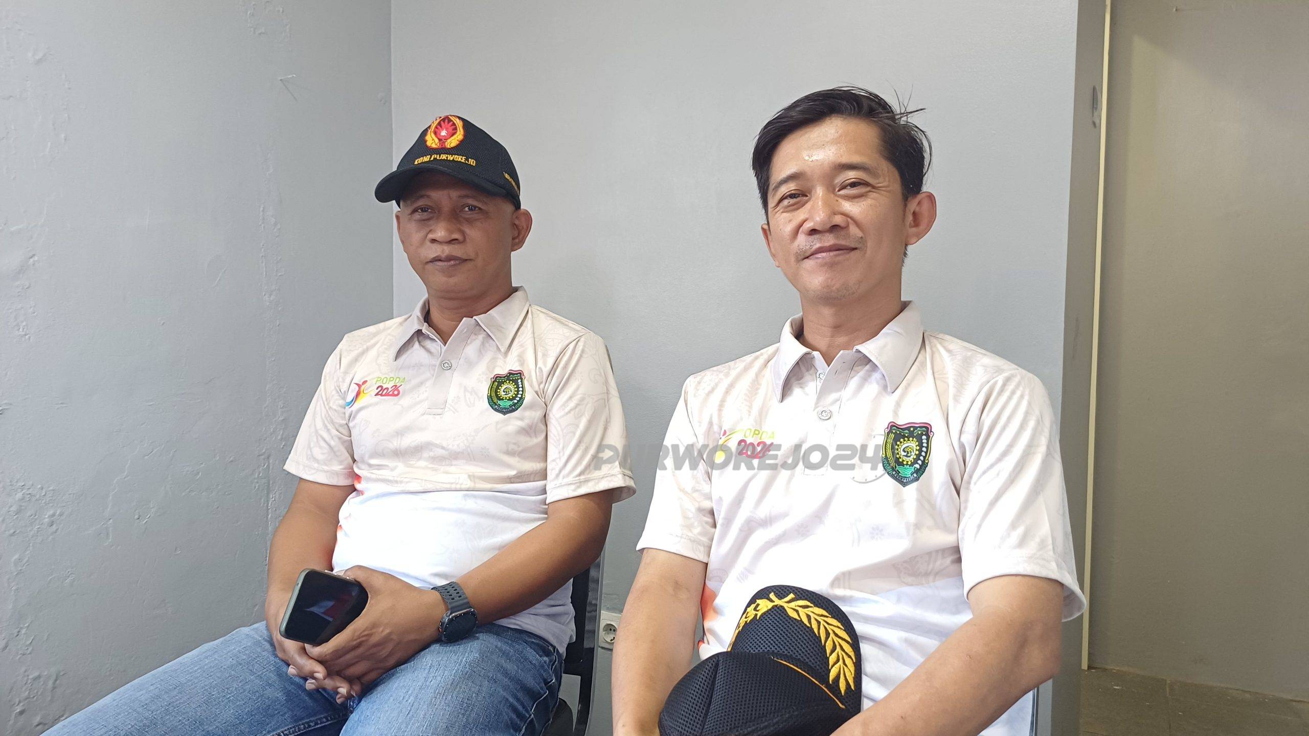 Ketua Umum KONI Kabupaten Purworejo, Muhamad Abdulah, bersama Kepala Dinporapar Purworejo, Bangun Erlangga Ibrahim, saat ditemui usai mengikuti pembukan Popda Purworejo 2026, di Stadion Sarwo Edhi Wibowo, pada Selasa (14/4/2026).