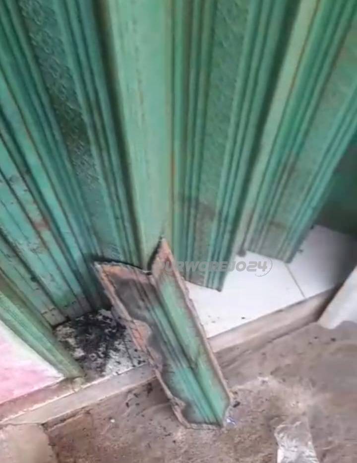 Toko yang dibobol maling