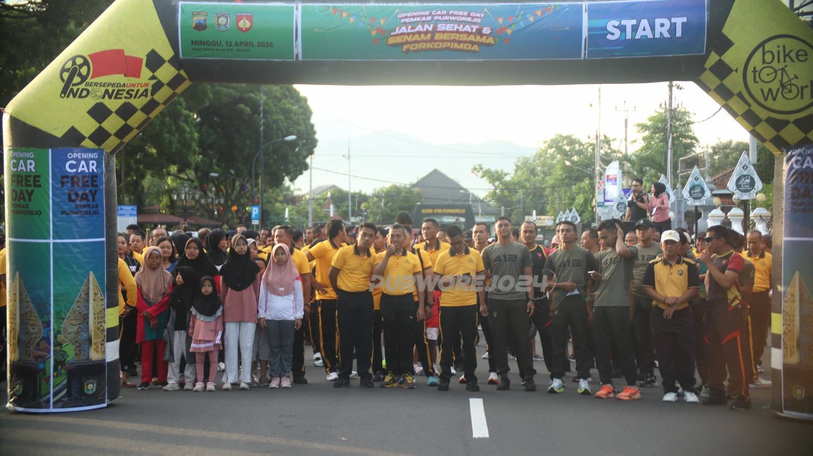 Jalan sehat sebagai salah satu tanda dimulainya CFD di Purworejo