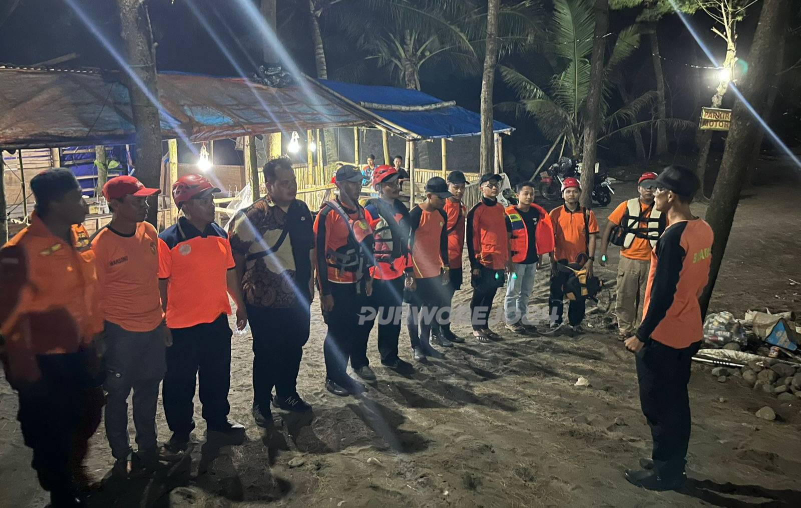 Tim gabungan saat apel persiapan pencarian korban