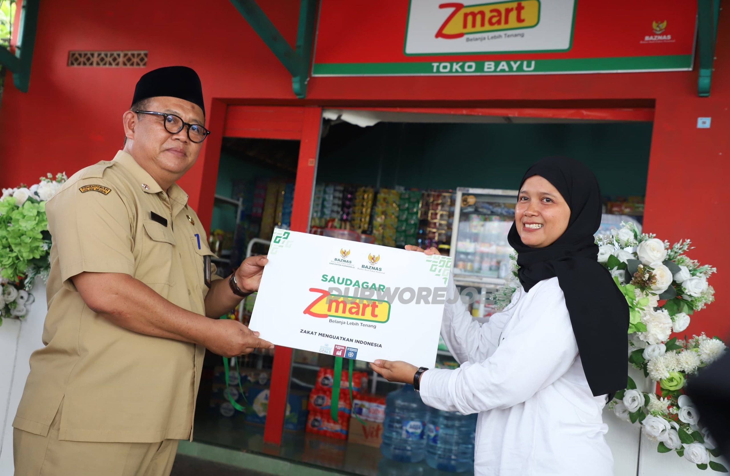 Penyerahan bantuan program ZMart dari BAZNAS