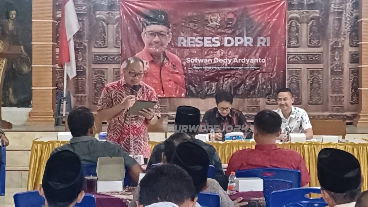 Anggota DPR RI Fraksi PDI Perjuangan, Sofwan Dedy Ardyanto, saat mengadakan reses di Desa Kebon Gunung