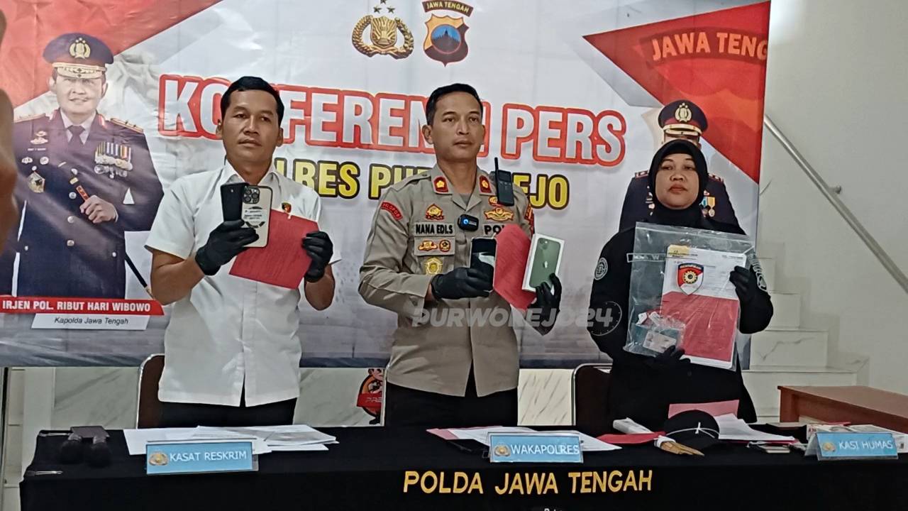 Saat konferensi pers