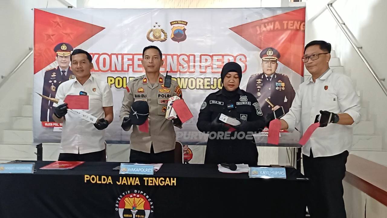 Saat konferensi pers
