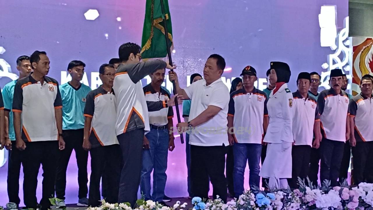 Penyerahan bendara, dalam pengukuhan kontingen