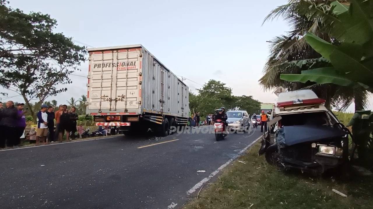 Kendaraan yang terlibat kecelakaan di jalan Deandels