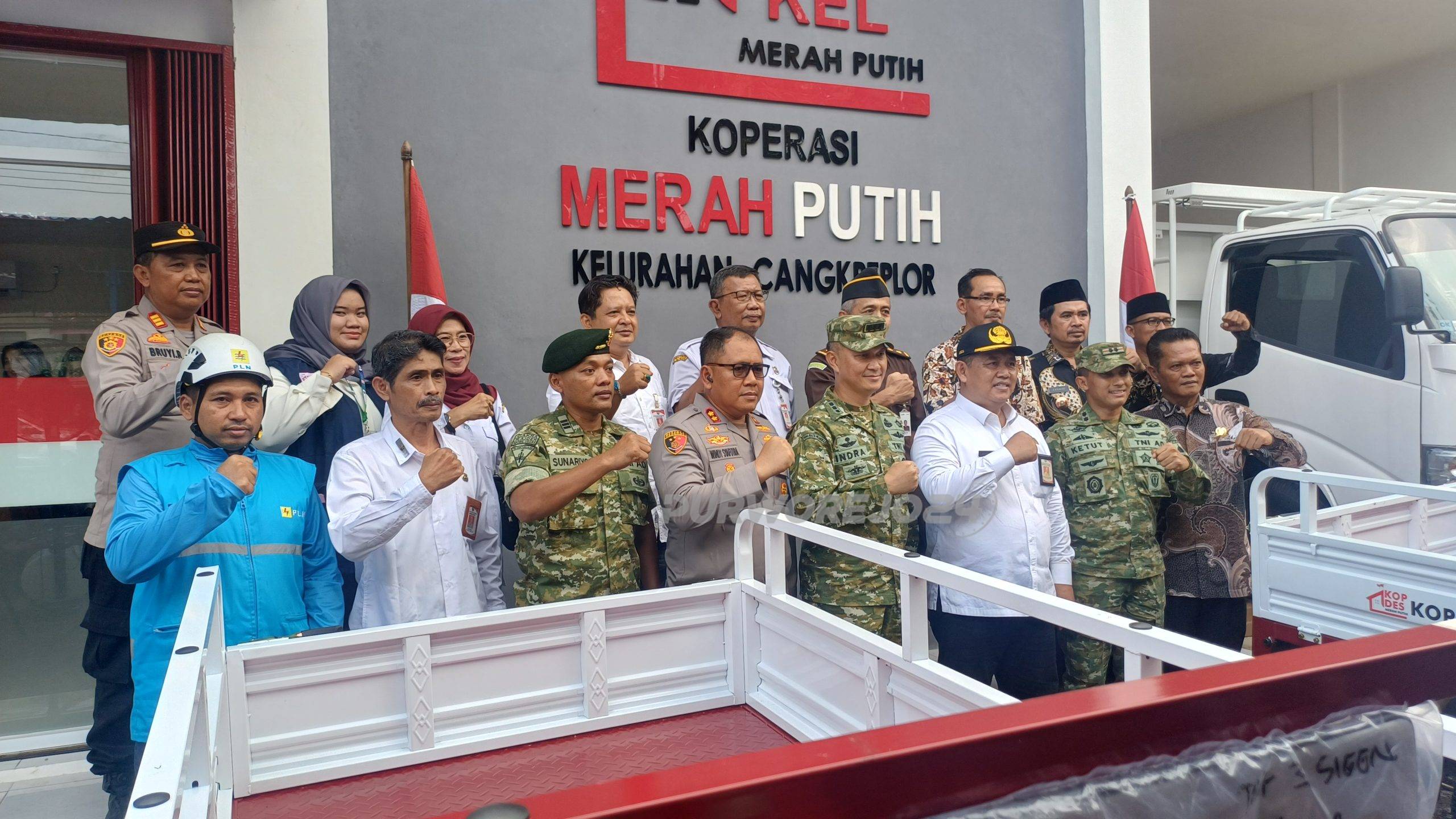 Foto bersama usai peresmian KDKMP di Cangkrep Lor